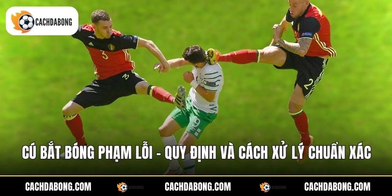 Trọng tài xử phạt thủ môn vi phạm luật